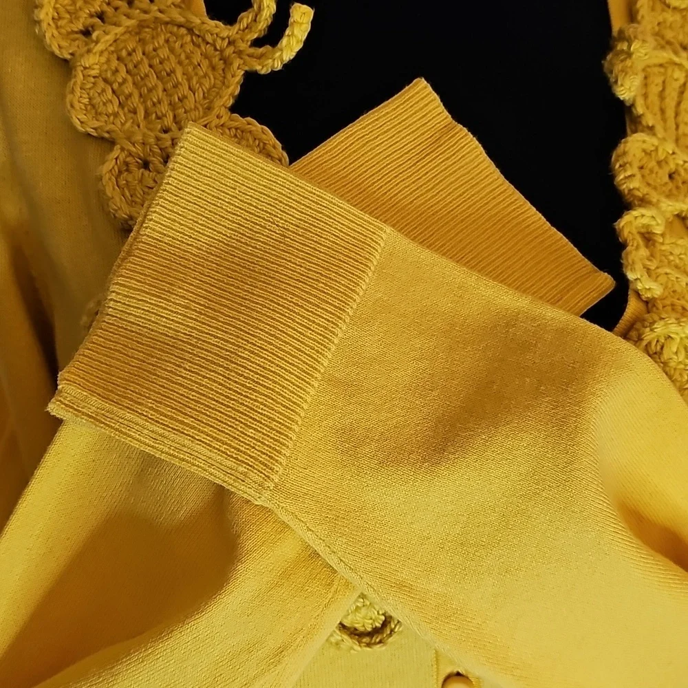 Anthropologie Moth Abuzz Bee Cardigan Sweater, Crochet Bumblebees, Yellow, Large - Picture 4 of 8